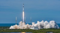 Salah satu bisnisnya adalah SpaceX, perusahaan transportasi ke luar angkasa. Elon Musk punya mimpi membawa manusia bisa hidup di Planet Mars. (Foto: BBC Magazine)