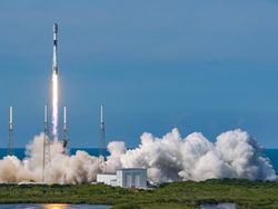 China Mau Luncurkan Ribuan Satelit untuk Lawan Starlink