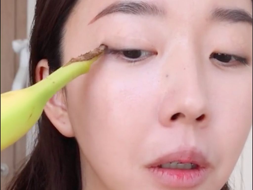 Viral di TikTok Makeup Pakai Buah, Hasil Riasan Sunny Dahye Cantik Natural