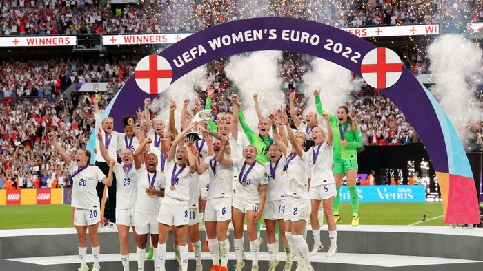 Englands Leah Williamson and Millie Bright lift the trophy as England celebrate winning the UEFA Womens Euro 2022 final at Wembley Stadium, London. Picture date: Sunday July 31, 2022. (Photo by Jonathan Brady/PA Images via Getty Images)