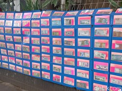 Cerita Warga Bandung Raup Cuan dari Uang Kuno