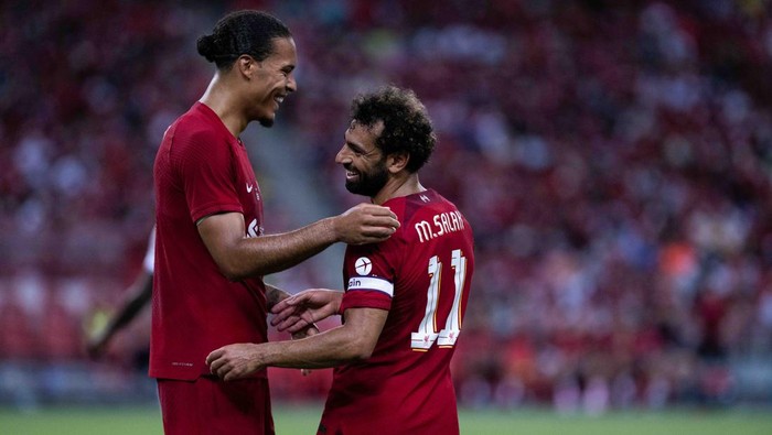 SINGAPORE, SINGAPORE - JULY 15: Virgil van Dijk of Liverpool and Mohamed Salah of Liverpool during the preseason friendly between Liverpool and Crystal Palace at National Stadium on July 15, 2022 in Singapore. (Photo by Sebastian Frej/MB Media/Getty Images)