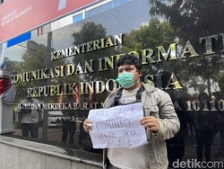 Cerita Warga Cibubur Kehilangan Nafkah Gegara PayPal Diblokir