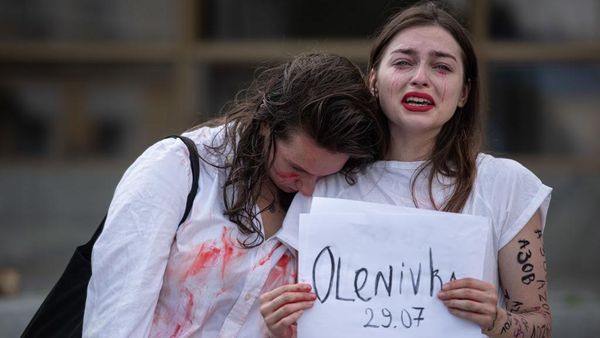 Duka Keluarga Korban Pengeboman Penjara Olenivka Ukraina