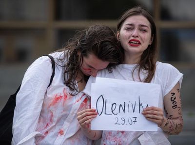 Duka Keluarga Korban Pengeboman Penjara Olenivka Ukraina