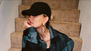 6 Penampilan Terkini Agnez Mo yang Pamer Tato Baru di Pundak Hingga Leher