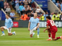 Aksi Berlutut di Liga Inggris akan Dibatasi, Kenapa?