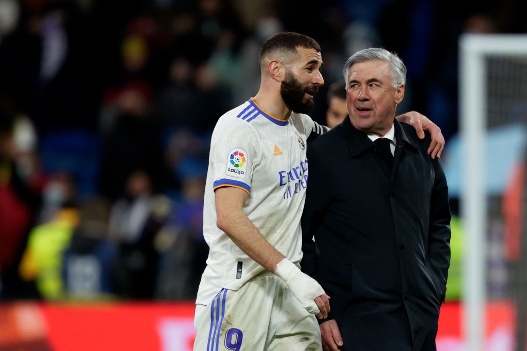 MADRID, SPAIN - FEBRUARY 19: (L-R) Karim Benzema of Real Madrid, coach Carlo Ancelotti of Real Madrid  during the La Liga Santander  match between Real Madrid v Deportivo Alaves at the Santiago Bernaubeu on February 19, 2022 in Madrid Spain (Photo by David S. Bustamante/Soccrates/Getty Images)