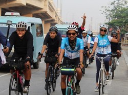 12 Pesepeda Estafet Tempuh Aceh-Bali Kampanyekan Target Langit Biru