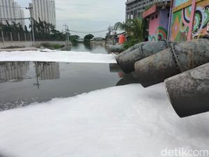 Melihat Lagi Munculnya Busa di Sungai Mulyorejo yang Ternyata Tercemar Parah Melihat Lagi Munculnya Busa di Sungai Mulyorejo yang Ternyata Tercemar Parah
