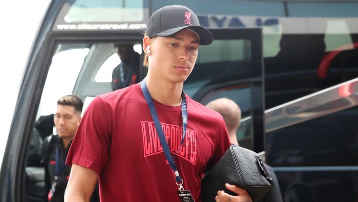LEICESTER, ENGLAND - JULY 30: Darwin Nunez of Liverpool arrives to the stadium prior to The FA Community Shield between Manchester City and Liverpool FC at The King Power Stadium on July 30, 2022 in Leicester, England. (Photo by Jan Kruger - The FA/The FA via Getty Images)