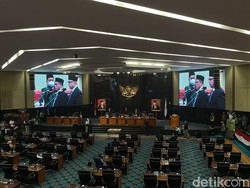 DPRD DKI Lantik Anggota PAW Pengganti Anak Haji Lulung, Anies Hadir