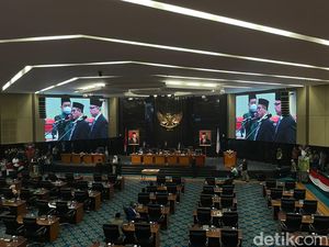 DPRD DKI Lantik Anggota PAW Pengganti Anak Haji Lulung, Anies Hadir DPRD DKI Lantik Anggota PAW Pengganti Anak Haji Lulung, Anies Hadir