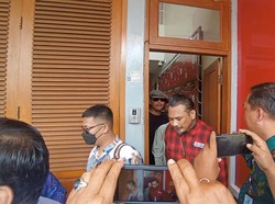 Bebas Bersyarat, Begini Momen Saat Jerinx SID Keluar Lapas