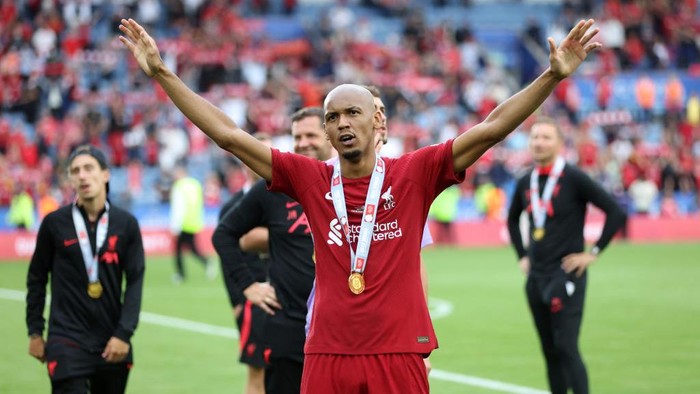 LEICESTER, ENGLAND - JULY 30: Fabinho of Liverpool celebrates in front of their fans after the final whistle of The FA Community Shield between Manchester City and Liverpool FC at The King Power Stadium on July 30, 2022 in Leicester, England. (Photo by Alex Morton - The FA/The FA via Getty Images)