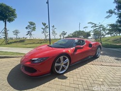 Keliling Jakarta Tanpa Suara dengan Ferrari 296 GTB