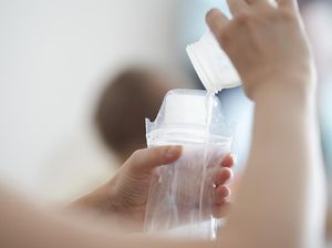 Viral Wanita Keluarkan ASI Lewat Ketiak Viral Wanita Keluarkan ASI Lewat Ketiak