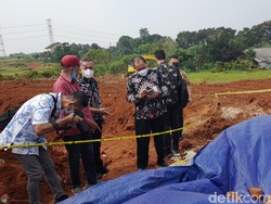 Kemensos Temukan Benda Lain di Lokasi Beras Bansos Dikubur di Depok
