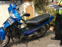 Truk Muat Kayu Terguling Usai Tabrak Motor di Klaten, Begini Kondisi Pemotor