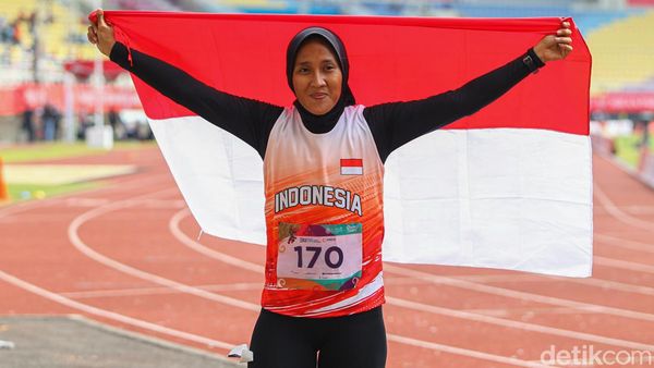 Momen Putri Aulia Juarai Final Lari Putri 200 Meter ASEAN Para Games