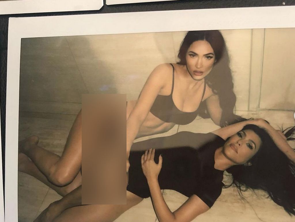 Megan Fox dan Kourtney Kardashian Pajang Foto Seksi, Gabung OnlyFans?