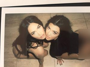 Megan Fox Foto Intim Bareng Kourtney Kardashian