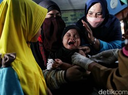 Imunisasi Jalur Cepat via Suntik Ganda, Eh Nakesnya yang Nggak Tega