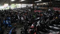 Melihat Pohon Uang Ala Citayam, Usaha Penitipan Motor dekat Stasiun
