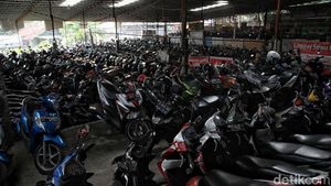 Melihat Pohon Uang Ala Citayam, Usaha Penitipan Motor dekat Stasiun