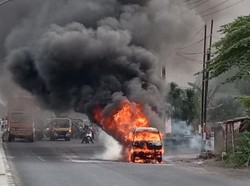 Suzuki Carry Terbakar Usai Isi Pertalite di SPBU Miagan Jombang