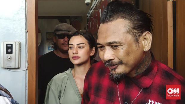 Musisi I Gede Ari Astina alias Jerink saat keluar dari Lembaga Lapas) Kelas IIA Kerobokan Denpasar, Bali, pada Selasa (2/8).