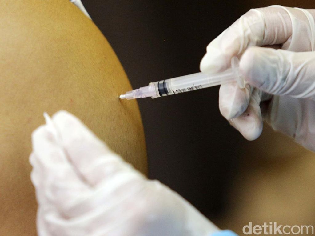 Masyarakat Lansia Cipete Antusias Sambut Vaksinasi Booster Kedua