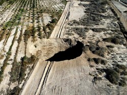 Lubang Raksasa Muncul Misterius di Chili, Ilmuwan Dikerahkan