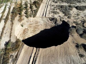 Aneh Banget! Muncul Lubang Misterius di Kawasan Pertambangan Chili