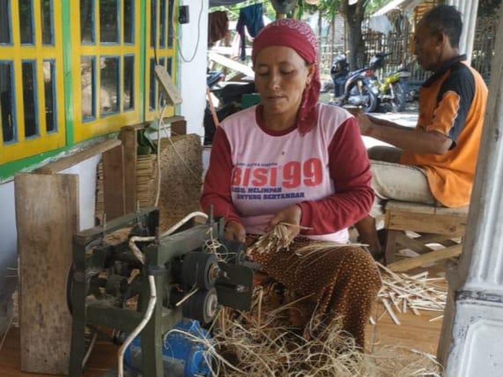 Terpuruk karena Pandemi, Desa di Pasuruan Bangkit Berkat Tusuk Sate Terpuruk karena Pandemi, Desa di Pasuruan Bangkit Berkat Tusuk Sate