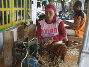 Terpuruk karena Pandemi, Desa di Pasuruan Bangkit Berkat Tusuk Sate Terpuruk karena Pandemi, Desa di Pasuruan Bangkit Berkat Tusuk Sate
