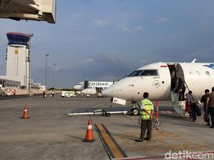 Kenapa Naik Pesawat Selalu dari Sisi Kiri? Mantan Pilot Ungkap Alasannya Kenapa Naik Pesawat Selalu dari Sisi Kiri? Mantan Pilot Ungkap Alasannya