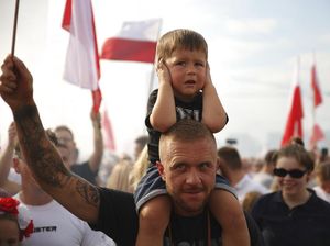 Potret Warga Polandia Peringati 78 Tahun Pemberontakan Warsawa