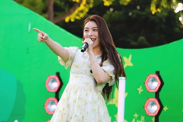 Potret Ailee menyanyi/ Foto: twitter.com Potret Ailee menyanyi