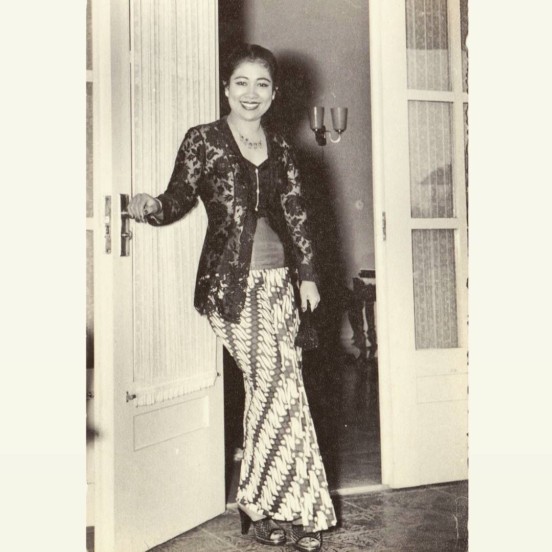 Profil Fatmawati biasanya banyak dicari jelang perayaan Kemerdekaan Republik Indonesia. Seperti kita ketahui, Fatmawati adalah penjahit Sang Saka Merah Putih.