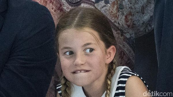 Momen Perdana Putri Charlotte Nonton Lomba Renang, Ekspresinya Jadi Sorotan