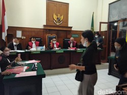 SPG di Surabaya yang Baru Sepekan Bekerja Nekat Curi HP Seharga Rp 24 Juta