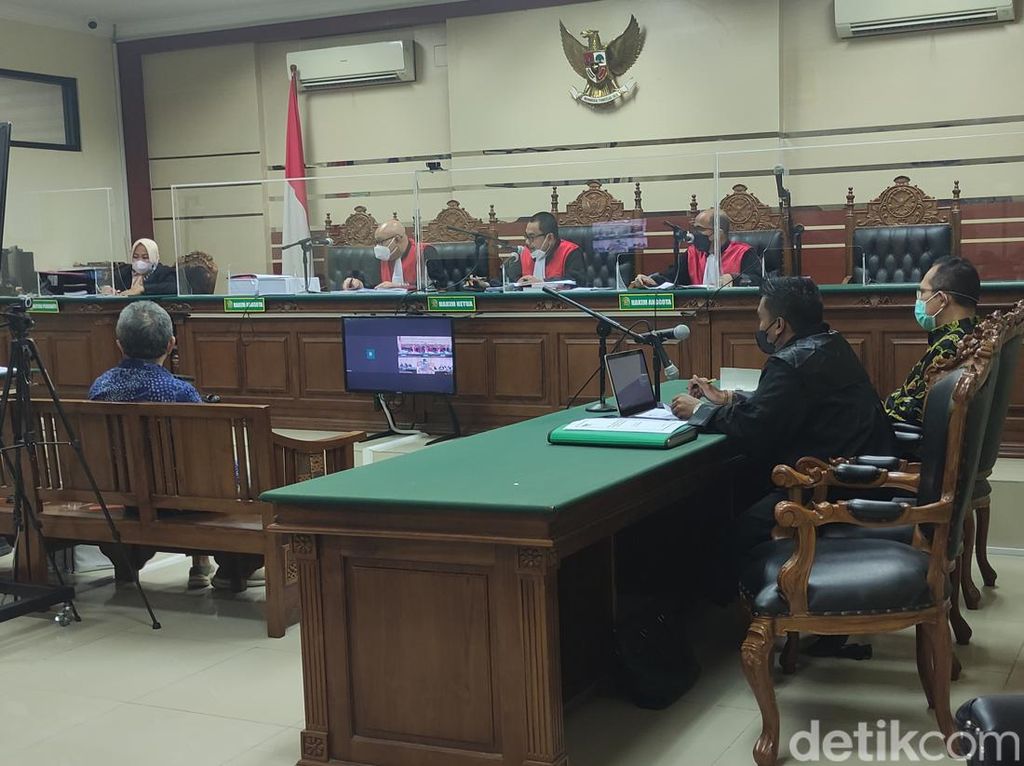 Sidang Suap Hakim Itong, 2 Direksi PT SGP Kompak Tak Kenal Terdakwa Sidang Suap Hakim Itong, 2 Direksi PT SGP Kompak Tak Kenal Terdakwa