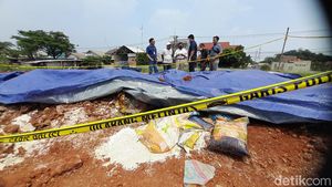 Saat Satgas Pangan Tengok Lokasi Beras Bansos Ditimbun di Depok