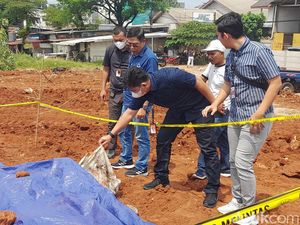 Bukan Cuma Beras, Kemensos Temukan Ini di Kuburan Bansos di Depok Bukan Cuma Beras, Kemensos Temukan Ini di Kuburan Bansos di Depok