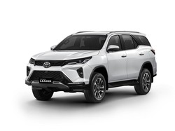 Toyota Luncurkan Fortuner Leader, Pakai Tampang Legender tapi Lebih Murah