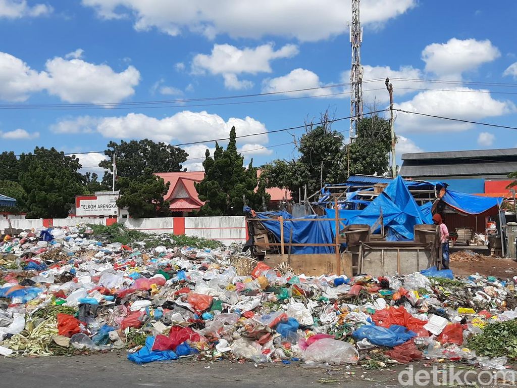 Pemkot dan DPRD Pekanbaru Kalah Digugat Warga Soal Sampah