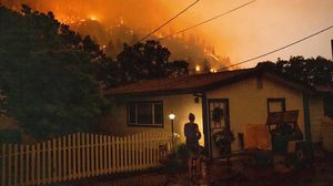 Sisa Kebakaran Hutan di California, Bangunan Hancur-Udara Kuning Pekat