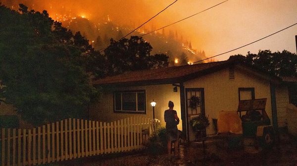 Sisa Kebakaran Hutan di California, Bangunan Hancur-Udara Kuning Pekat