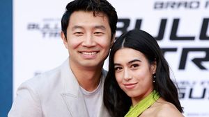 Go Public! Simu Liu Gandeng Pacar ke Premiere Bullet Train
